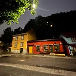 Central, Charming, 1800s Апартаменты *