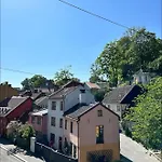 Central, Charming, 1800s Lii