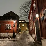 Central, Charming, 1800s
