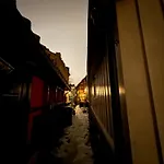 Central, Charming, 1800s Apartamento