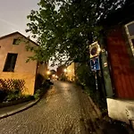 Central, Charming, 1800s *