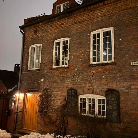 Central, Charming, 1800s Daire Lii