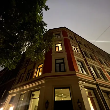 Central, Charming, 1800s Lejlighed