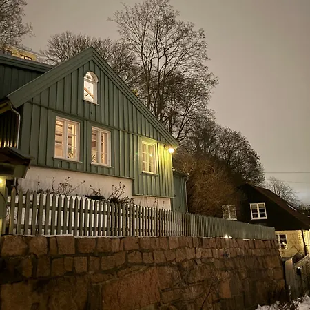 Central, Charming, 1800s Lejlighed *