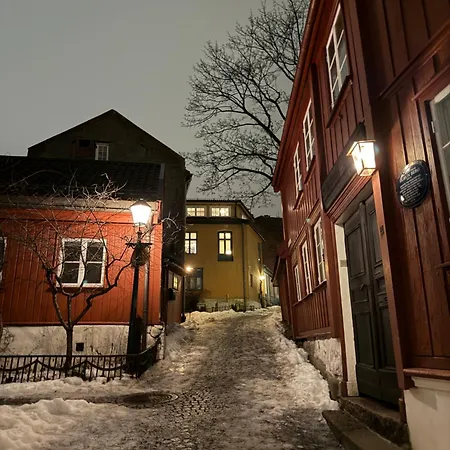 Central, Charming, 1800s