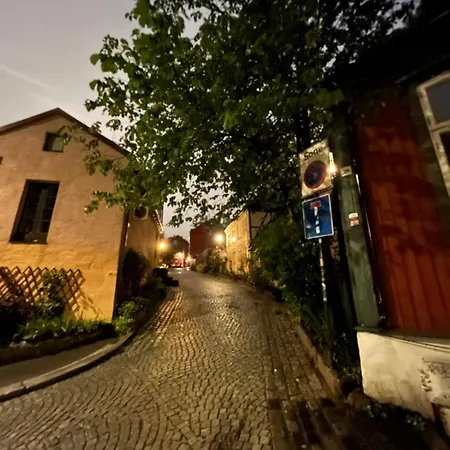 Central, Charming, 1800s *