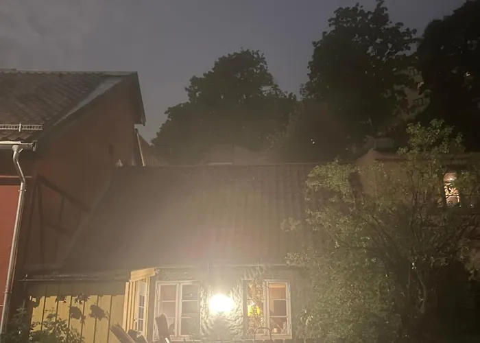 Central, Charming, 1800s Lii