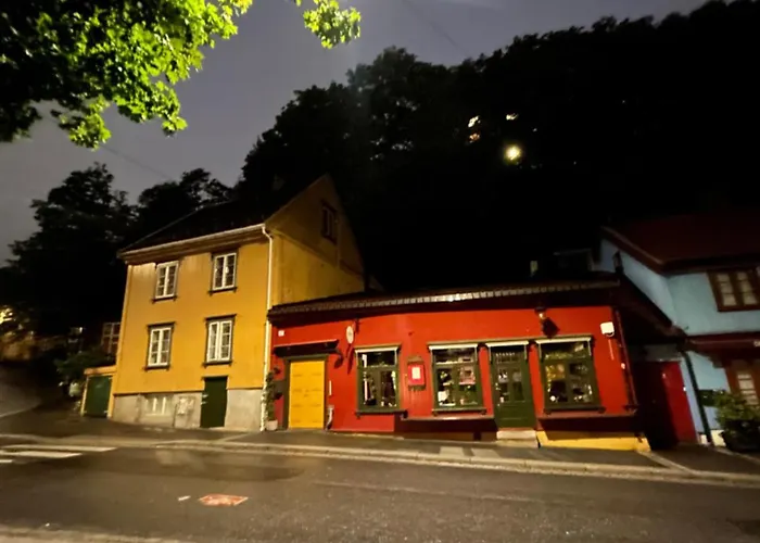 Central, Charming, 1800s Apartamento *