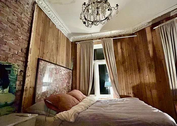 Central, Charming, 1800s * Lii