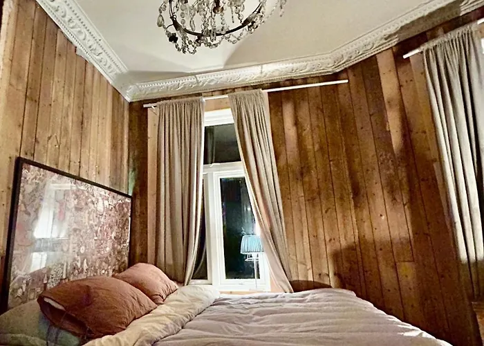 Central, Charming, 1800s * Lii