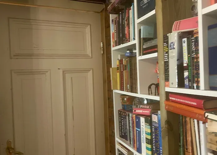 Central, Charming, 1800s