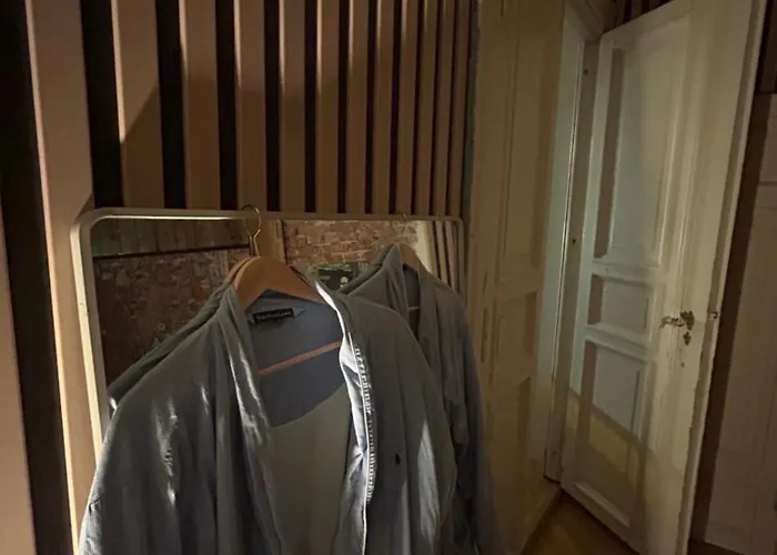 Central, Charming, 1800s Lii