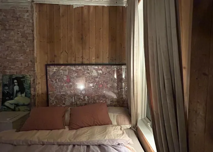 Central, Charming, 1800s