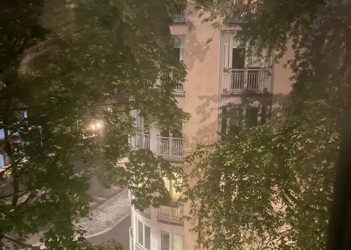 Central, Charming, 1800s Lii