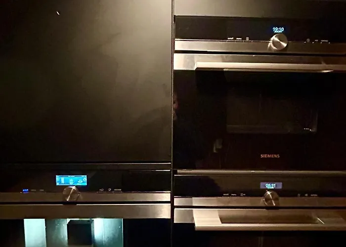 Central, Charming, 1800s *