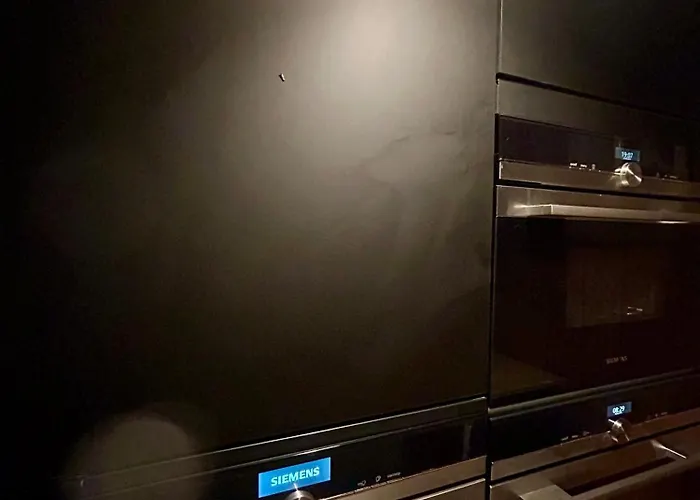 Central, Charming, 1800s Lii