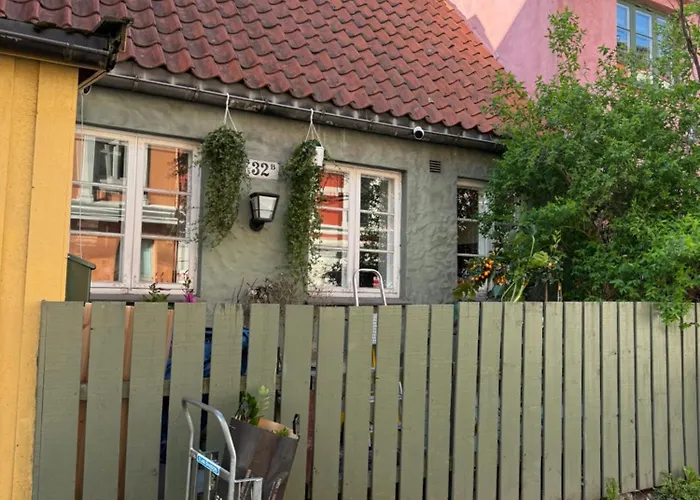 Central, Charming, 1800s *