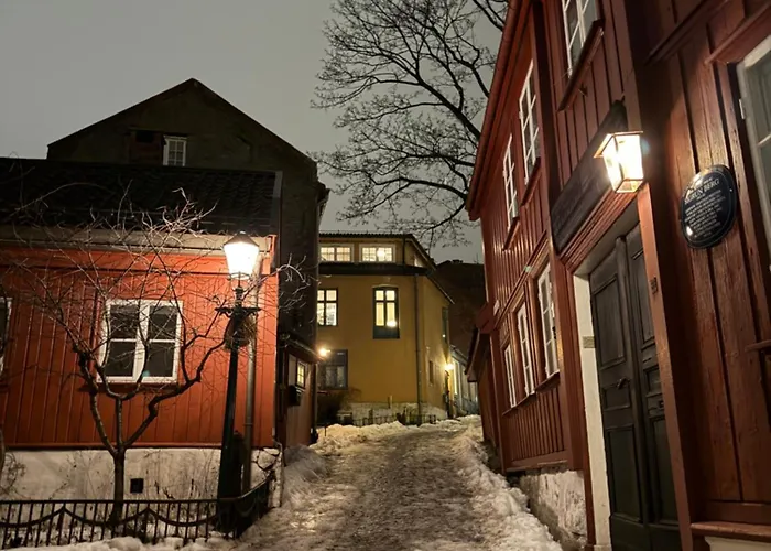 Central, Charming, 1800s