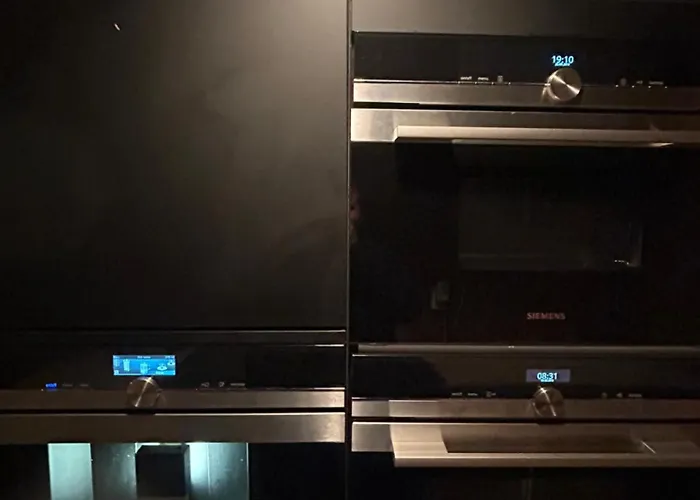 Central, Charming, 1800s *