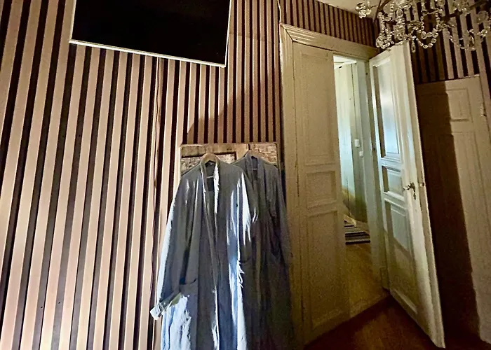 Central, Charming, 1800s Apartamento