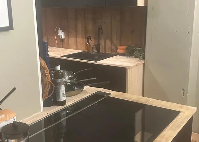 Central, Charming, 1800s Lii