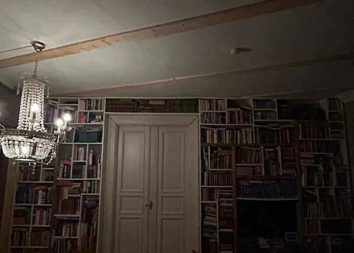 Central, Charming, 1800s Lii